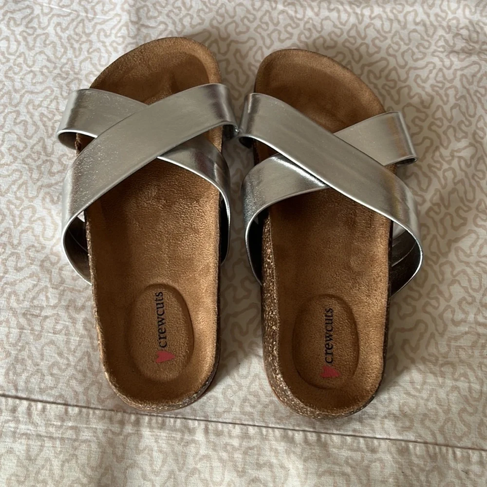 NWT Crewcuts girls silver metallic sandals that fits size 3